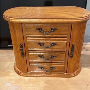 Mele vintage jewelry box
